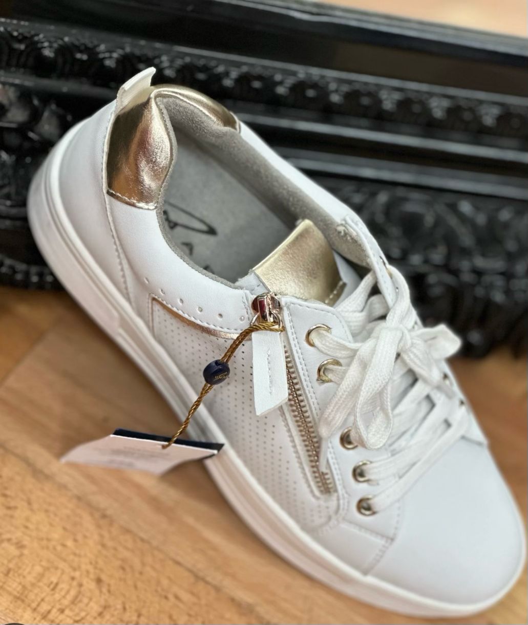 Lunar Nia Trainer